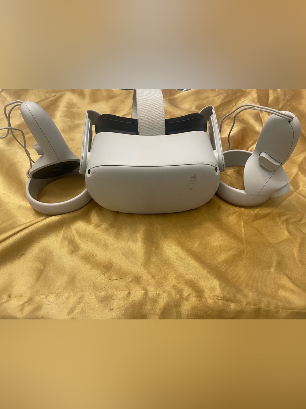 Quest 2 White VR Headset with Controllers